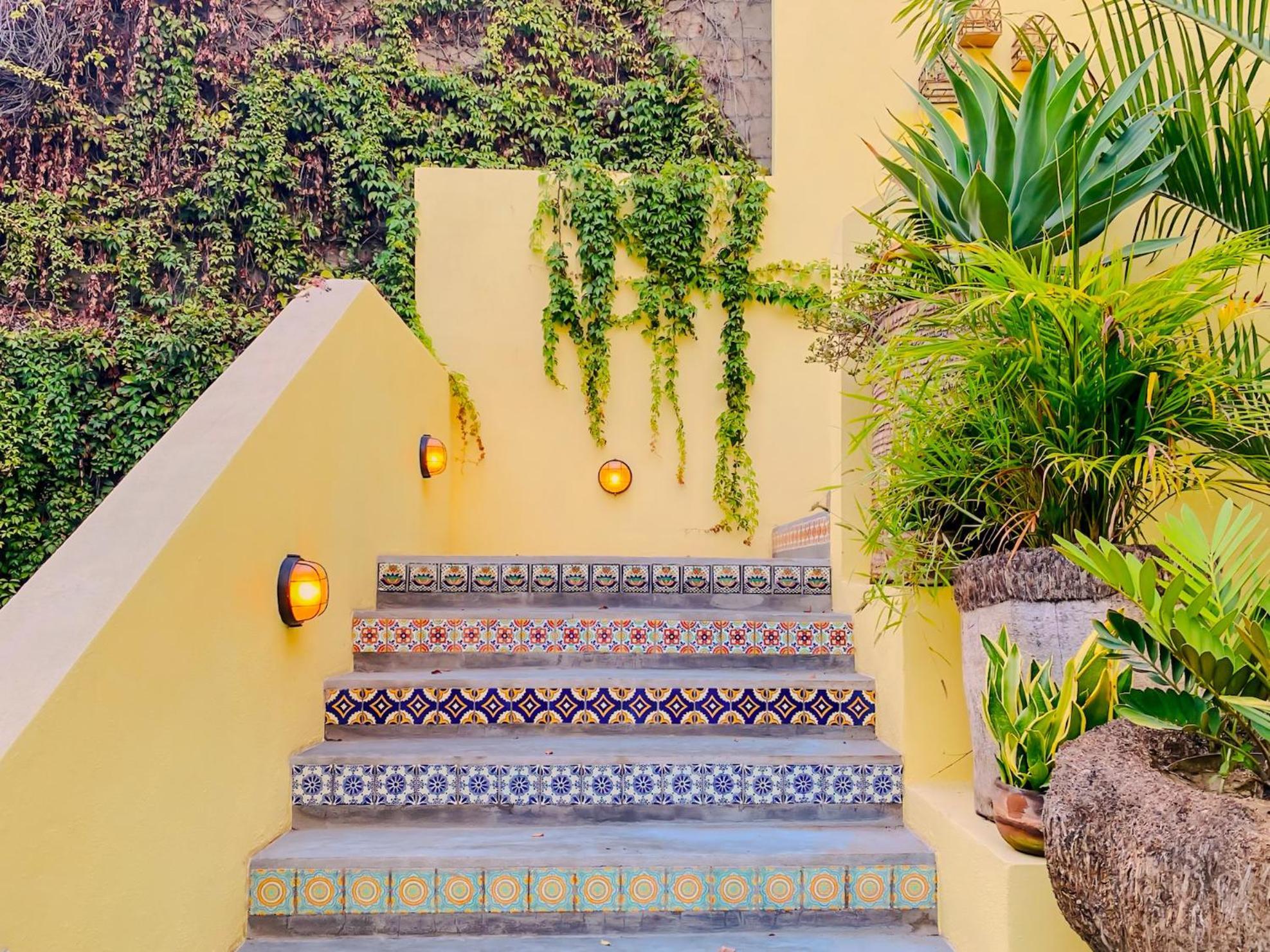 Gallo Azul Hotel, En El Corazon De Todos Santos Exterior photo