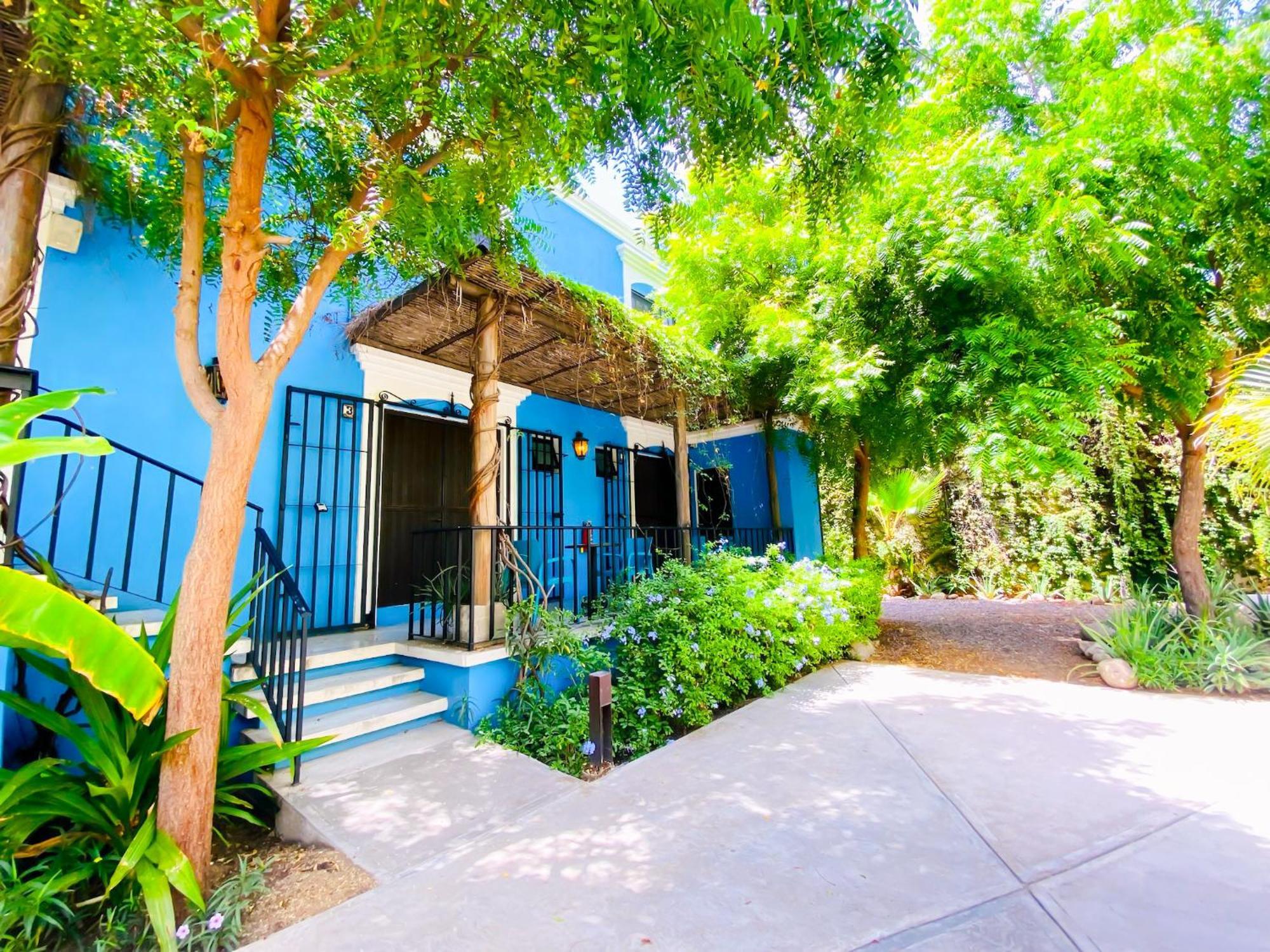 Gallo Azul Hotel, En El Corazon De Todos Santos Exterior photo