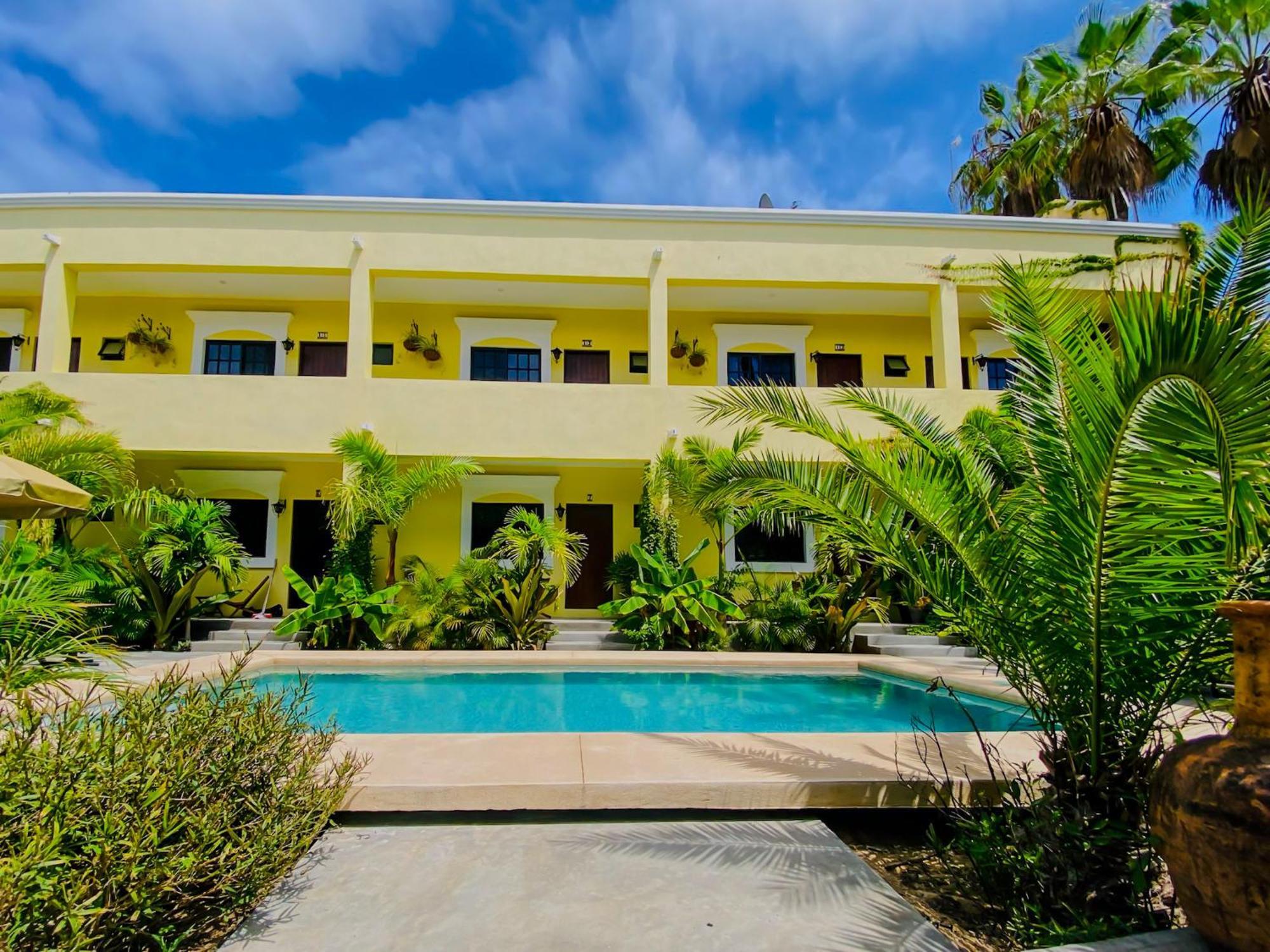 Gallo Azul Hotel, En El Corazon De Todos Santos Exterior photo