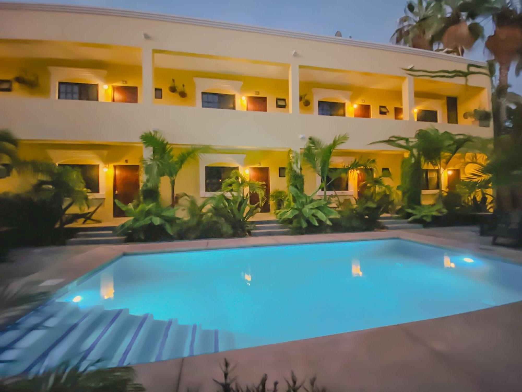 Gallo Azul Hotel, En El Corazon De Todos Santos Exterior photo